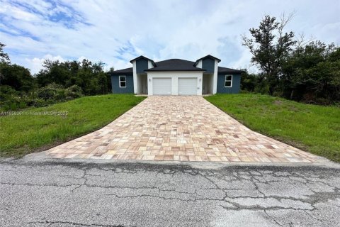 Propiedad comercial en venta en Port Charlotte, Florida № 1882631 - foto 1