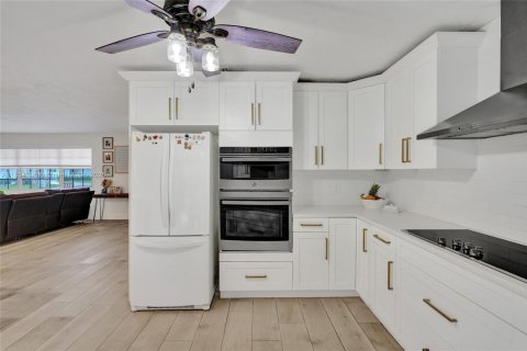 House in Lake Clarke Shores, Florida 3 bedrooms, 159.42 sq.m. № 1817073 - photo 22