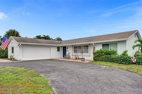 House in Lake Clarke Shores, Florida 3 bedrooms, 159.42 sq.m. № 1817073 - photo 1
