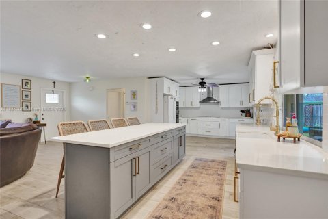 House in Lake Clarke Shores, Florida 3 bedrooms, 159.42 sq.m. № 1817073 - photo 11