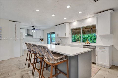 House in Lake Clarke Shores, Florida 3 bedrooms, 159.42 sq.m. № 1817073 - photo 12