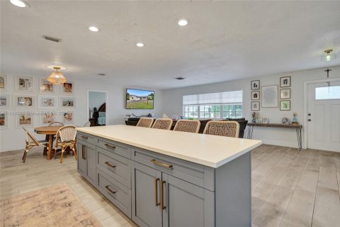 House in Lake Clarke Shores, Florida 3 bedrooms, 159.42 sq.m. № 1817073 - photo 18