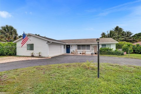 House in Lake Clarke Shores, Florida 3 bedrooms, 159.42 sq.m. № 1817073 - photo 2