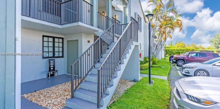 Condominio en Homestead, Florida, 2 dormitorios № 1928166