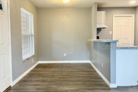 Villa ou maison à louer à Tampa, Floride: 4 chambres, 123.75 m2 № 2433692 - photo 2