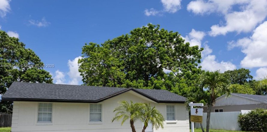 Villa ou maison à Homestead, Floride 3 chambres, 117.06 m2 № 1944555