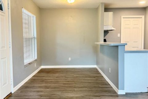 Casa en alquiler en Tampa, Florida, 4 dormitorios, 123.75 m2 № 1841769 - foto 2