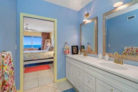 Condo in North Redington Beach, Florida, 2 bedrooms  № 1894552 - photo 27