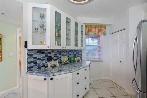 Condo in North Redington Beach, Florida, 2 bedrooms  № 1894552 - photo 8