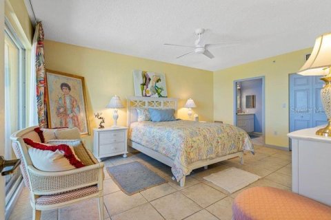 Condo in North Redington Beach, Florida, 2 bedrooms  № 1894552 - photo 23