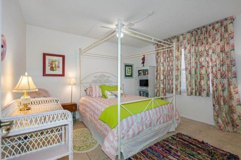 Condo in North Redington Beach, Florida, 2 bedrooms  № 1894552 - photo 29