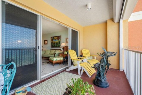 Condo in North Redington Beach, Florida, 2 bedrooms  № 1894552 - photo 19