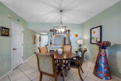 Condo in North Redington Beach, Florida, 2 bedrooms  № 1894552 - photo 12