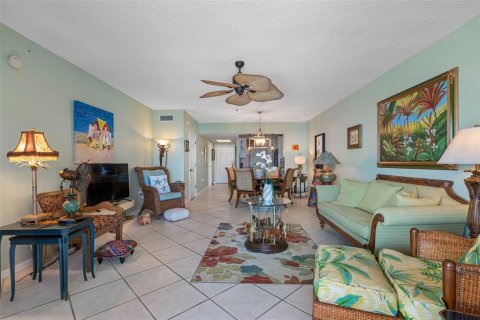 Condo in North Redington Beach, Florida, 2 bedrooms  № 1894552 - photo 17