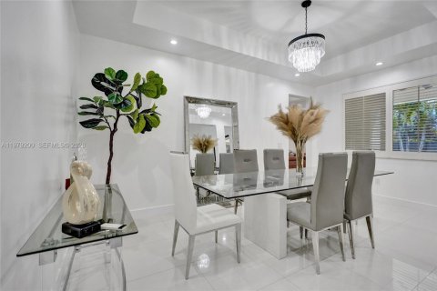 Купить виллу или дом в Майами, Флорида 5 спален, 327.85м2, № 2045423 - фото 16