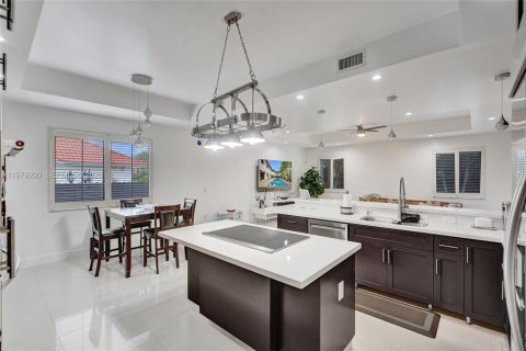 Купить виллу или дом в Майами, Флорида 5 спален, 327.85м2, № 2045423 - фото 23