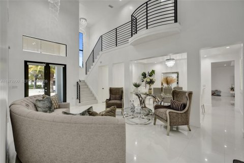 Купить виллу или дом в Майами, Флорида 5 спален, 327.85м2, № 2045423 - фото 9