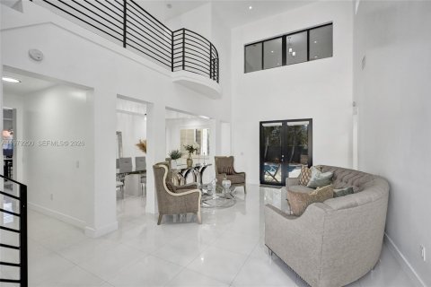 Купить виллу или дом в Майами, Флорида 5 спален, 327.85м2, № 2045423 - фото 7
