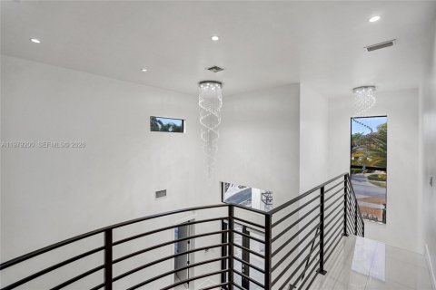 Купить виллу или дом в Майами, Флорида 5 спален, 327.85м2, № 2045423 - фото 29