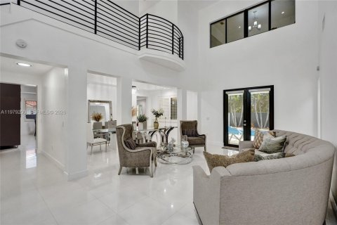 Купить виллу или дом в Майами, Флорида 5 спален, 327.85м2, № 2045423 - фото 11