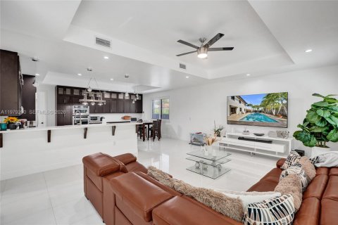 Купить виллу или дом в Майами, Флорида 5 спален, 327.85м2, № 2045423 - фото 14