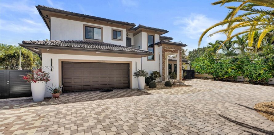 Дом в Майами, Флорида 5 спален, 327.85м2 № 2045423