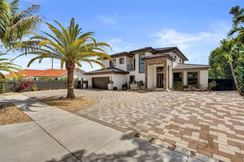 Купить виллу или дом в Майами, Флорида 5 спален, 327.85м2, № 2045423 - фото 5