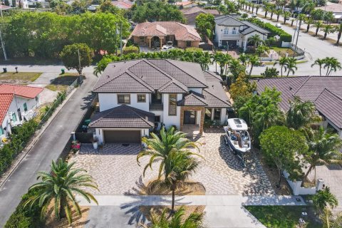 Купить виллу или дом в Майами, Флорида 5 спален, 327.85м2, № 2045423 - фото 3