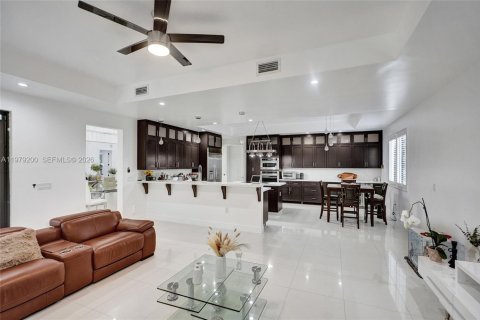 Купить виллу или дом в Майами, Флорида 5 спален, 327.85м2, № 2045423 - фото 12