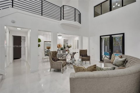 Купить виллу или дом в Майами, Флорида 5 спален, 327.85м2, № 2045423 - фото 10