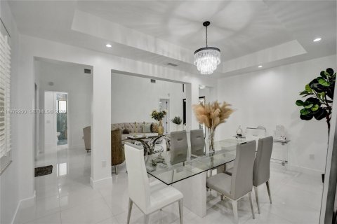 Купить виллу или дом в Майами, Флорида 5 спален, 327.85м2, № 2045423 - фото 18