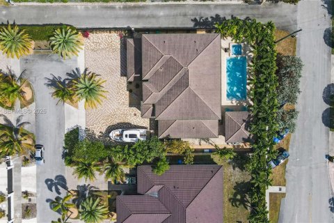 Купить виллу или дом в Майами, Флорида 5 спален, 327.85м2, № 2045423 - фото 2