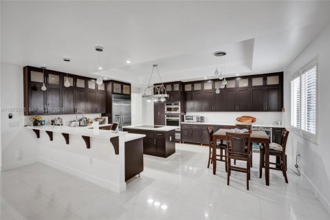 Купить виллу или дом в Майами, Флорида 5 спален, 327.85м2, № 2045423 - фото 21