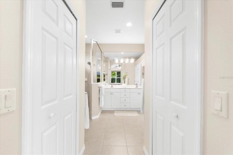 House in Bradenton, Florida 3 bedrooms, 151.99 sq.m. № 1884111 - photo 18
