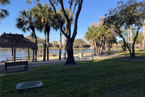 Купить кондоминиум в Пемброк-Пайнс, Флорида 2 спальни, 94.85м2, № 2032433 - фото 26