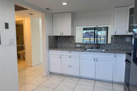 Купить кондоминиум в Пемброк-Пайнс, Флорида 2 спальни, 94.85м2, № 2032433 - фото 20