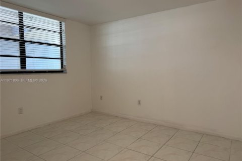 Купить кондоминиум в Пемброк-Пайнс, Флорида 2 спальни, 94.85м2, № 2032433 - фото 9