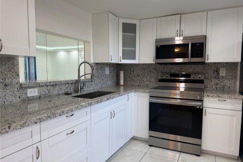 Купить кондоминиум в Пемброк-Пайнс, Флорида 2 спальни, 94.85м2, № 2032433 - фото 21