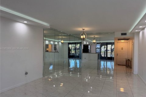 Купить кондоминиум в Пемброк-Пайнс, Флорида 2 спальни, 94.85м2, № 2032433 - фото 4