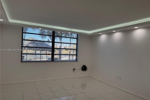 Купить кондоминиум в Пемброк-Пайнс, Флорида 2 спальни, 94.85м2, № 2032433 - фото 7