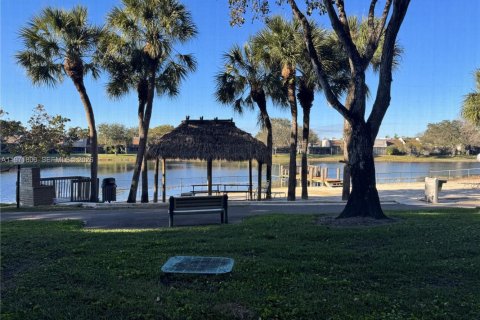 Купить кондоминиум в Пемброк-Пайнс, Флорида 2 спальни, 94.85м2, № 2032433 - фото 5