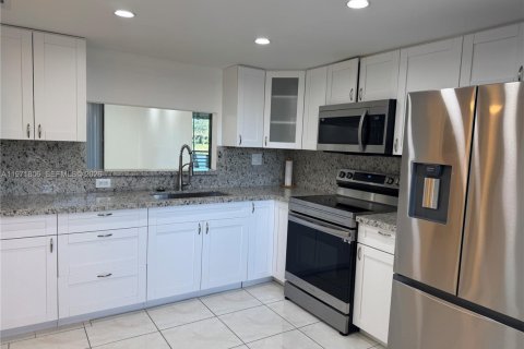 Купить кондоминиум в Пемброк-Пайнс, Флорида 2 спальни, 94.85м2, № 2032433 - фото 23