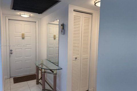 Купить кондоминиум в Пемброк-Пайнс, Флорида 2 спальни, 94.85м2, № 2032433 - фото 24