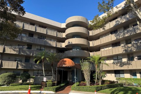 Кондоминиум с 2 спальнями в Пемброк-Пайнс, Флорида № 2032433