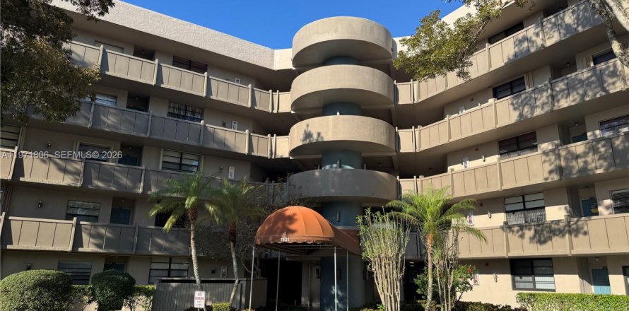 Кондоминиум с 2 спальнями в Пемброк-Пайнс, Флорида № 2032433