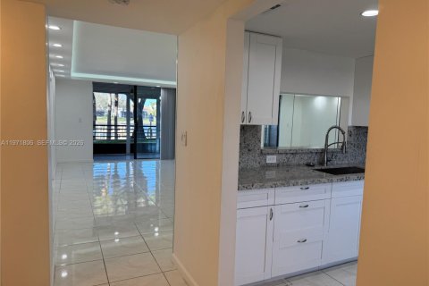 Купить кондоминиум в Пемброк-Пайнс, Флорида 2 спальни, 94.85м2, № 2032433 - фото 19