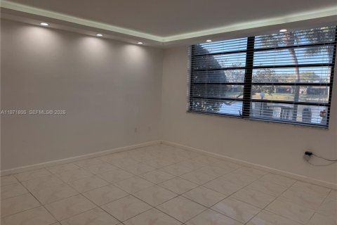 Купить кондоминиум в Пемброк-Пайнс, Флорида 2 спальни, 94.85м2, № 2032433 - фото 6