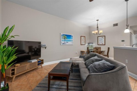 Condo in Saint Petersburg, Florida, 2 bedrooms № 2410550 - photo 16