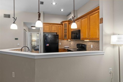 Condo in Saint Petersburg, Florida, 2 bedrooms № 2410550 - photo 22