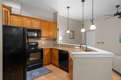 Condo in Saint Petersburg, Florida, 2 bedrooms № 2410550 - photo 20